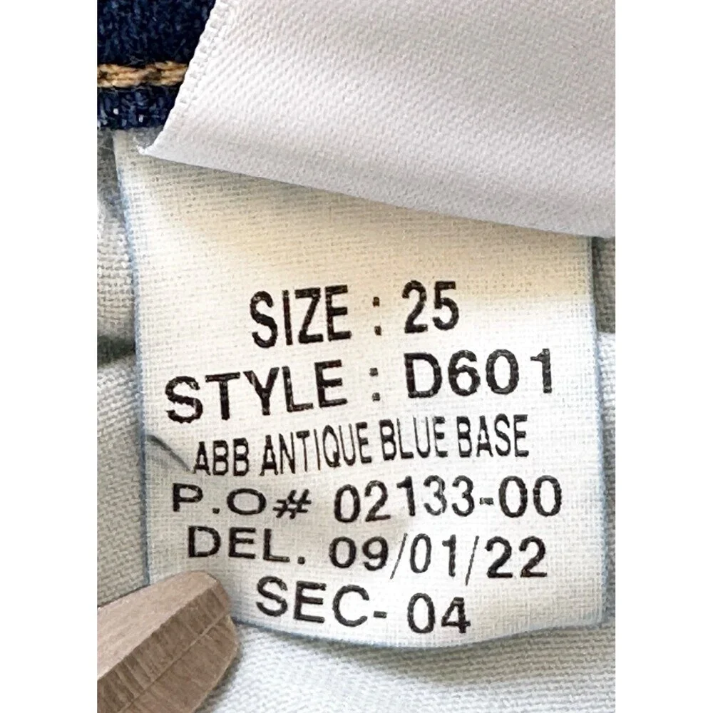 FRANK & EILEEN Cork Everyday Denim Women’s 25 Blue Straight Leg Jeans Style D601